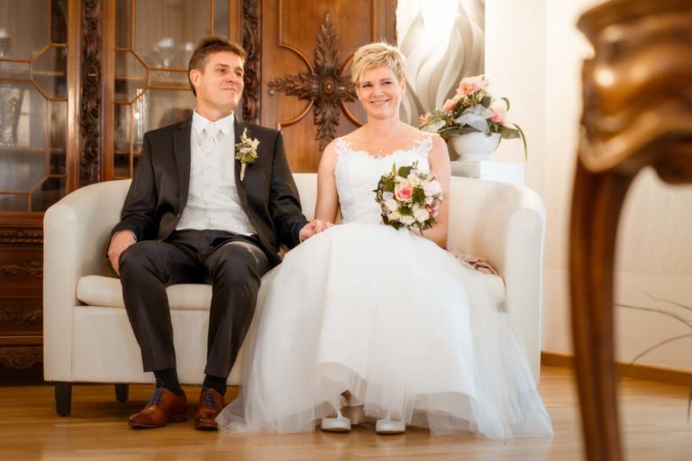 Brautpaar im Standesamt Bad Saarow, Trauung in Bad Saarow, Hochzeitsplanung von Jessica Naujoks-Lehmann von FAIRY-TALE Weddings