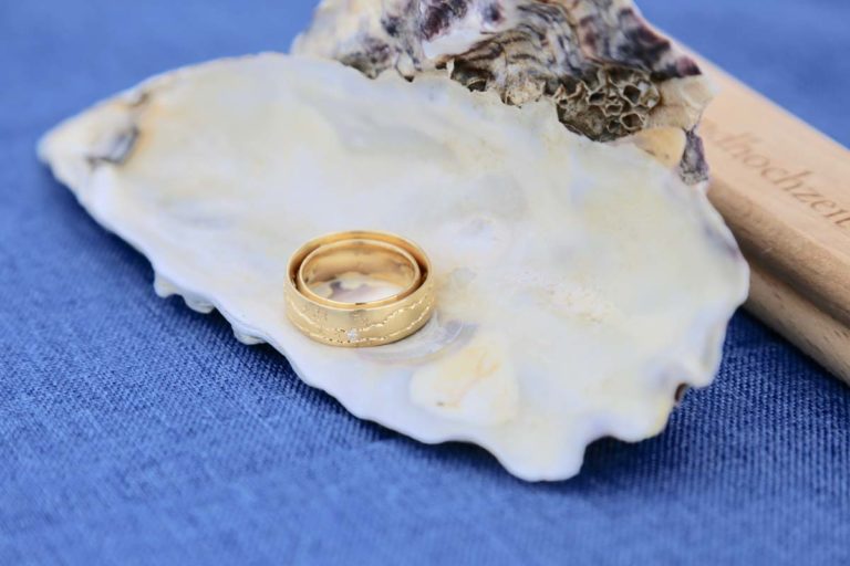 Eheringe in Muschel, Hochzeitsplanung von Jessica Naujoks-Lehmann von FAIRY-TALE Weddings