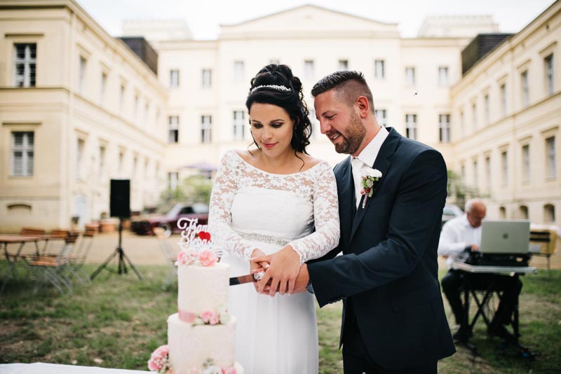 Hochzeitstortenanschnitt Schloss Steinhöfel, Märchenhochzeit, Hochzeitsplanung wie durch Zauberhand